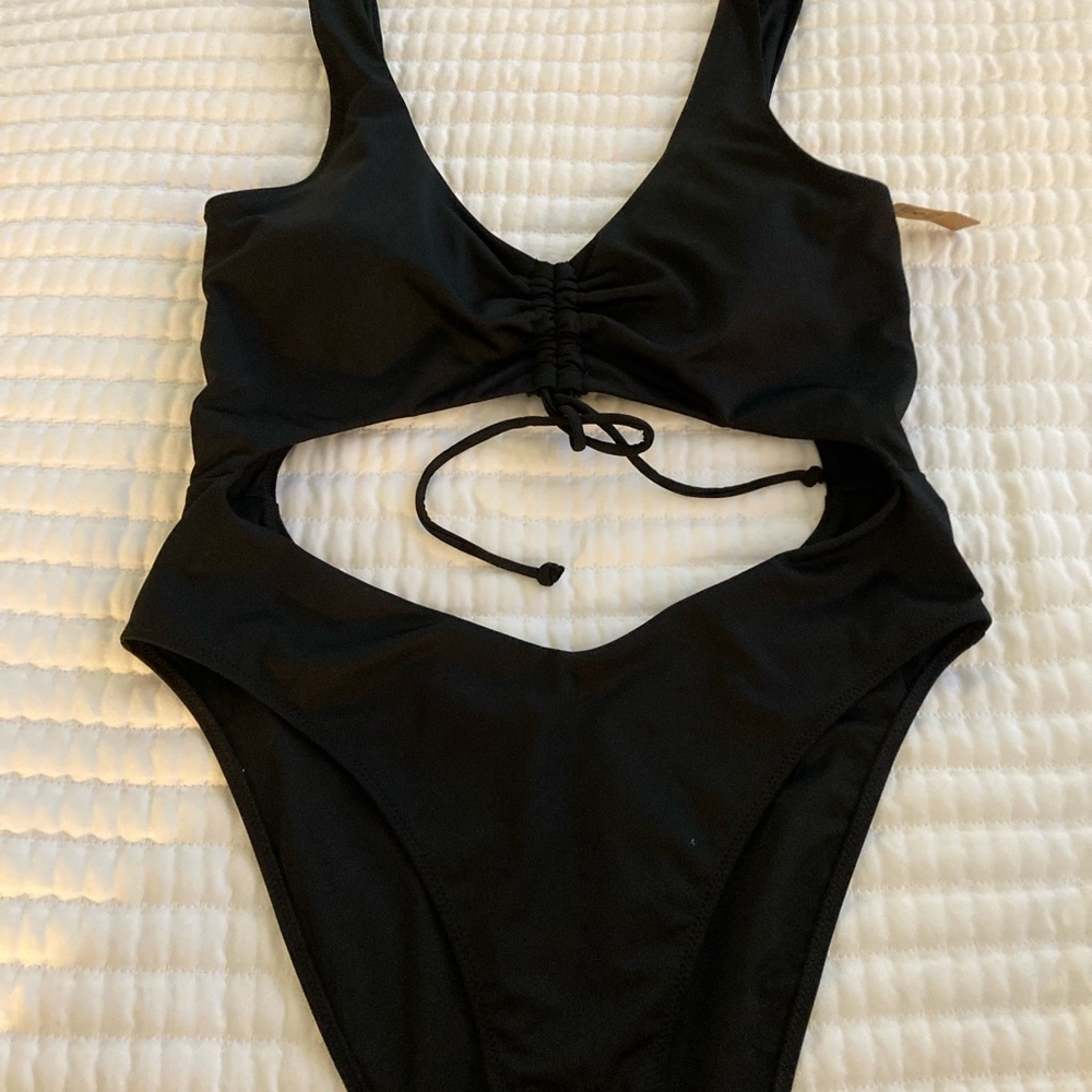 Victoria’s Secret black monoKini L 😍Free with other purchase. Just let me know